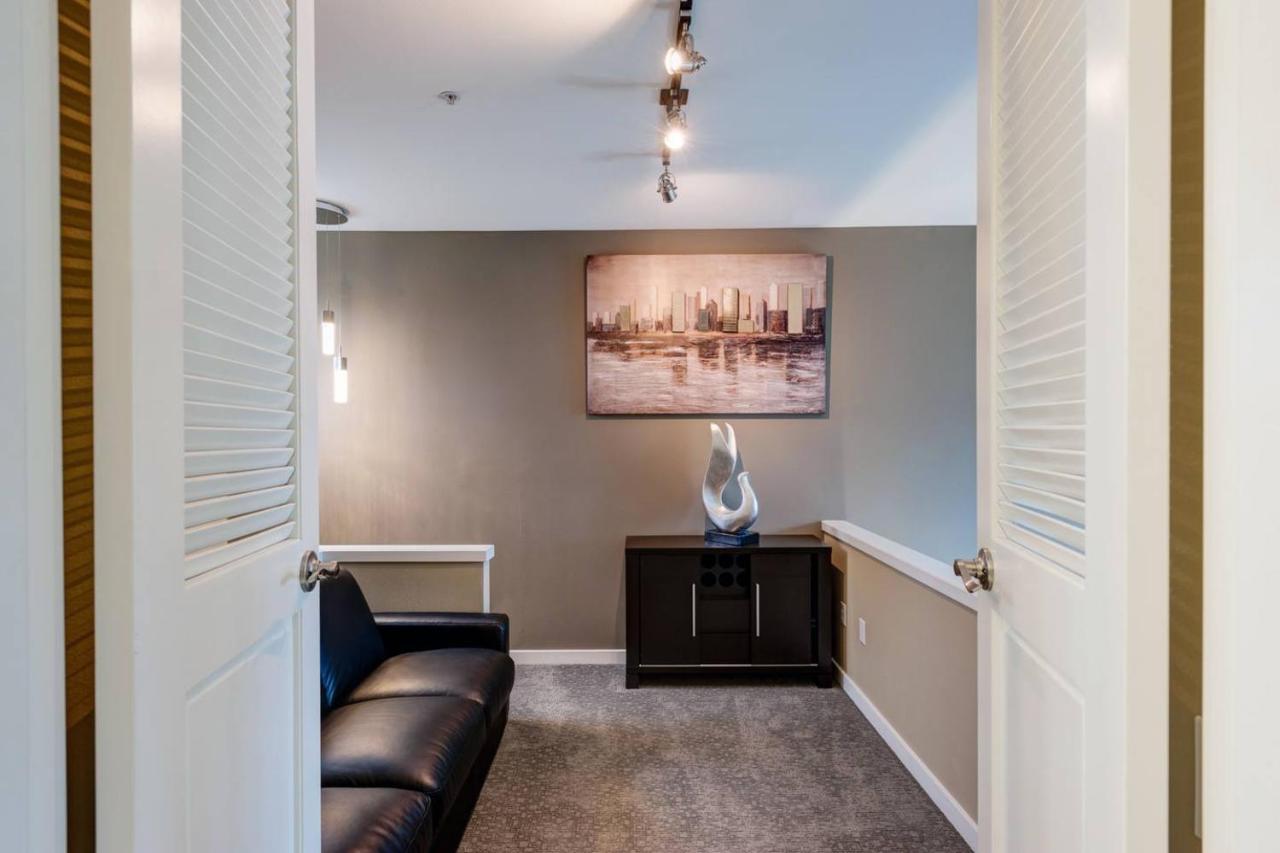 Modern Downtown Top Floor Penthouse With Bay Views Seattle Buitenkant foto
