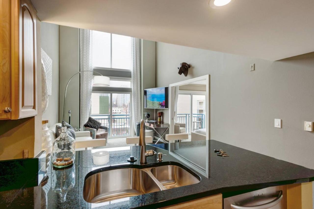 Modern Downtown Top Floor Penthouse With Bay Views Seattle Buitenkant foto